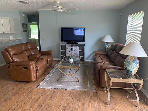 4th image of 284 Katherine Pl