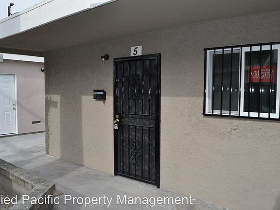 3rd image of 1226 W Belleview St #5