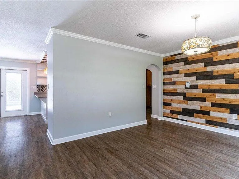 8 Stafford Cir — Photo 4