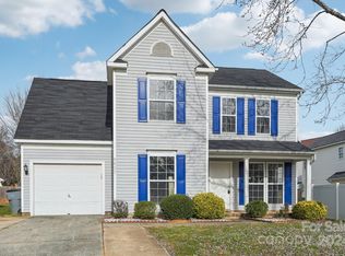 8827 Treyburn Dr, Charlotte, NC 28216