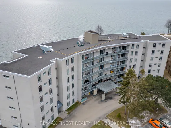 1 Mowat Ave #106, Kingston, ON K7M 1J8