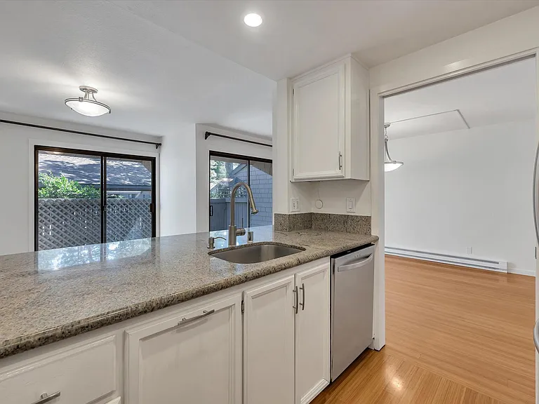 4 W Harbor Dr — Photo 15