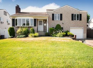 554 Syracuse Ave, Massapequa, NY 11758