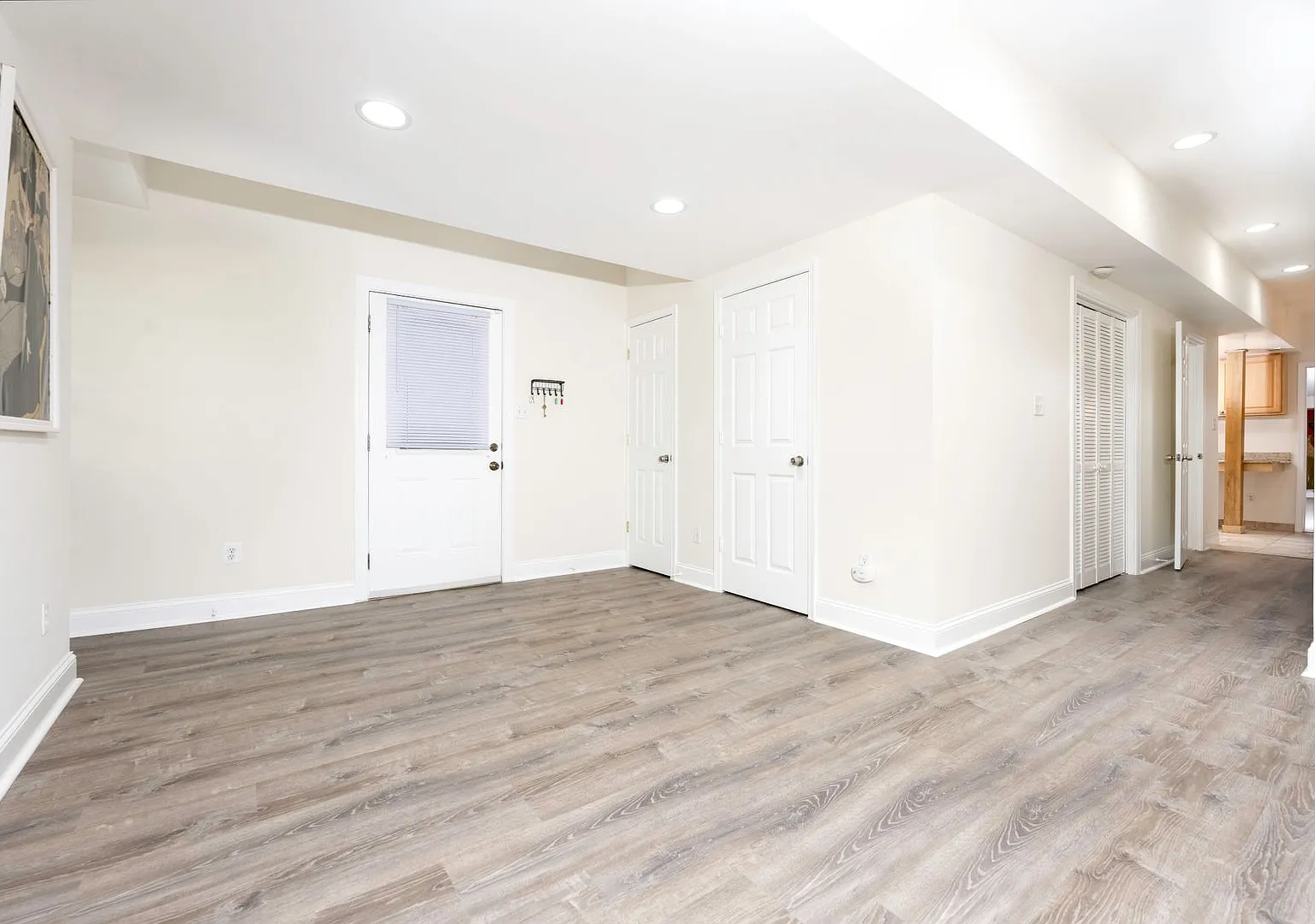 Beautiful and Spacious Lower Level Unit, Separate Entrance, Util. Included-Potomac, MD — Photo 4