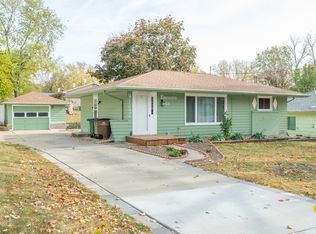 2015 68th St, Windsor Heights, IA 50324