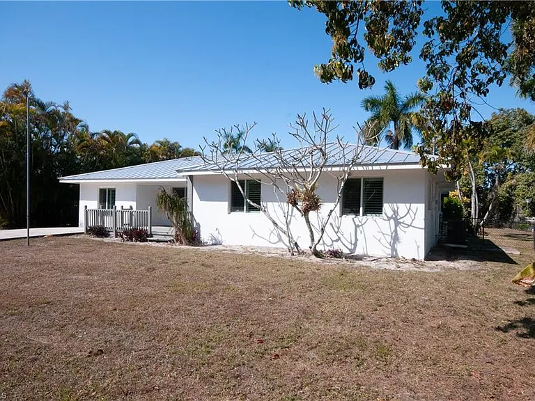 54 Liberty Ln — Photo 3