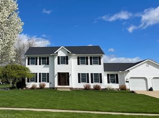104 Spruce Dr, Creston, OH 44217
