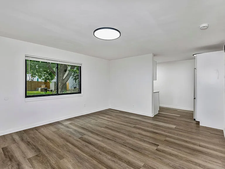 2535 Lysle Ln #1B — Photo 2