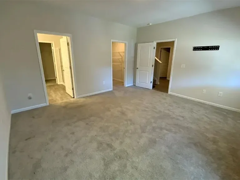 1044 Fairfield Dr — Photo 9
