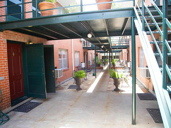 2nd image of 3110 Greenbriar Dr APT 3