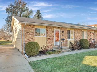 2423 S Wakefield Dr, Decatur, IL 62521