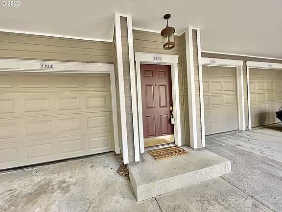3rd image of 1165 NE Horizon Loop Unit 1307