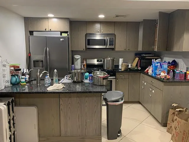 2 bed, 800 sqft, $4,000 — Photo 1