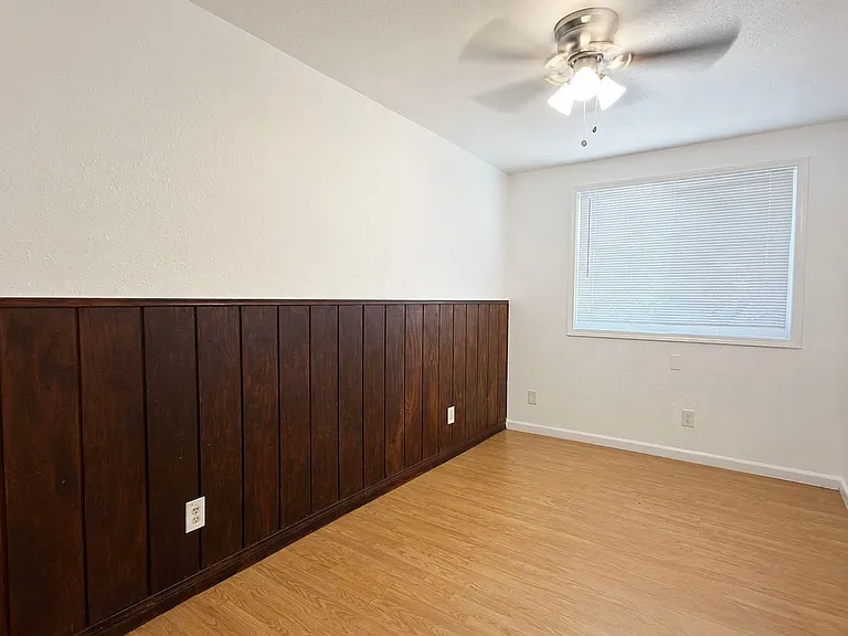 2657 E Monroe St — Photo 7