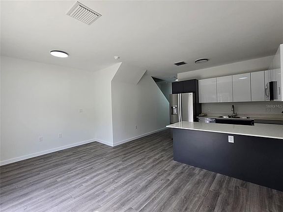 5th image of 1601 NW 29th Rd Unit 3