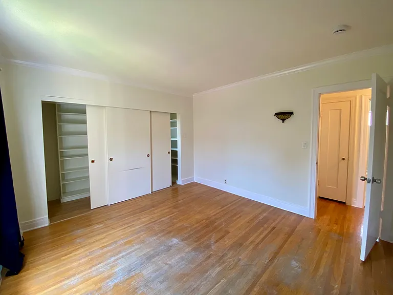 1051 N Wilson Ave — Photo 12