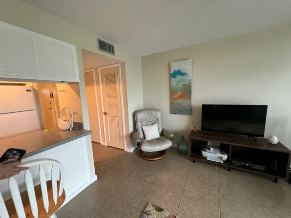 1437 N Atlantic Ave APT 307, Daytona Beach, FL 32118