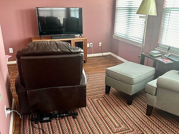 5th image of 151 Clubhouse Dr