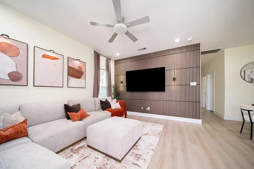 3 bed, 2.0 bath, $2,500 — Photo 1