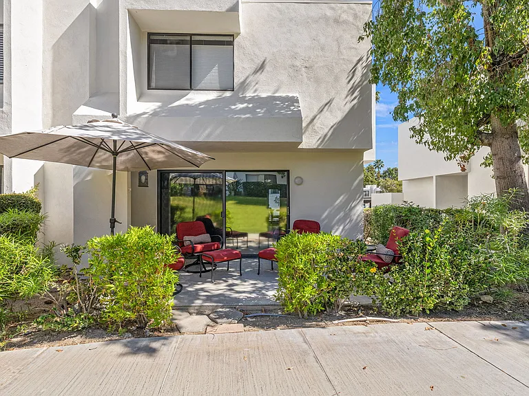 48950 Desert Flower Dr — Photo 34