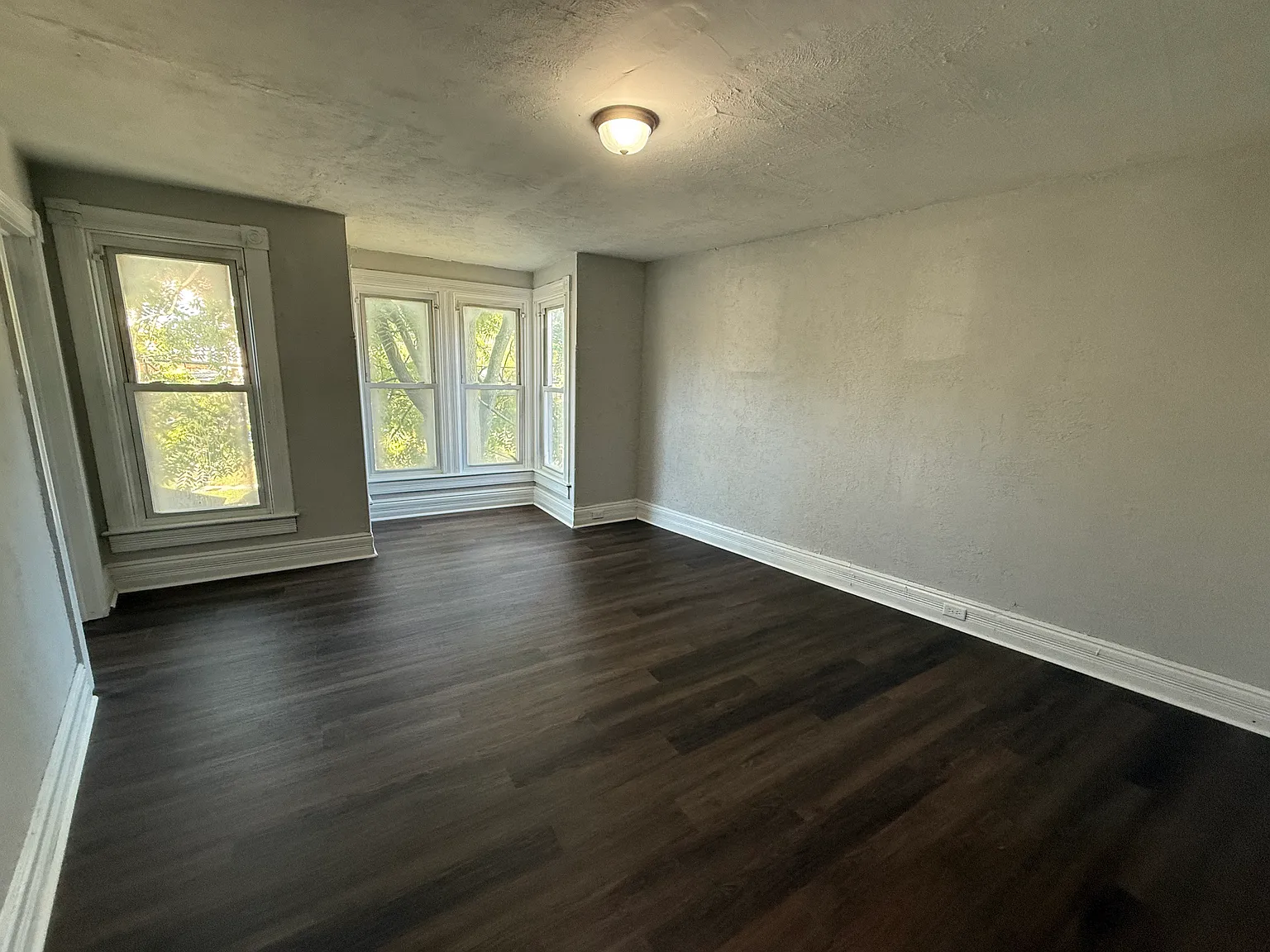 1112 Lake St — Photo 4