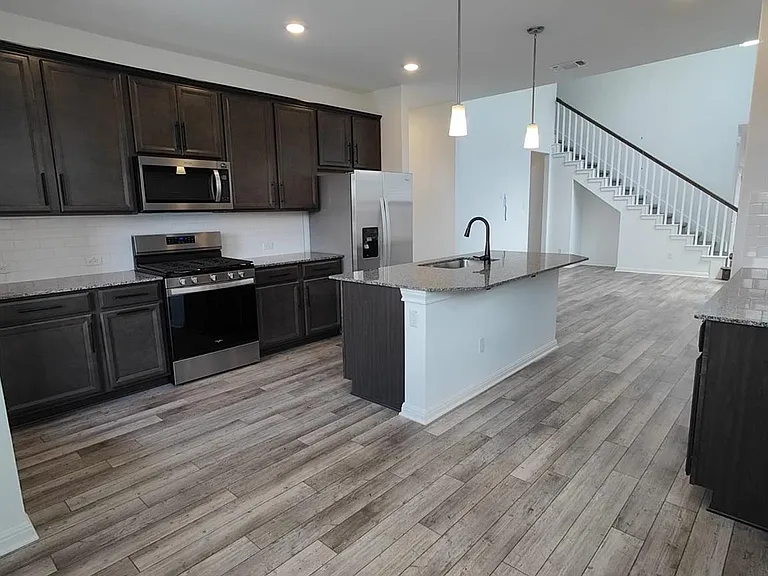 216 Turnbuckle Bnd — Photo 4