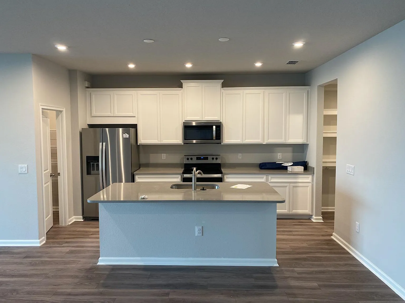 3 bed, 2.5 bath, 2230 sqft, $2,650 — Photo 2
