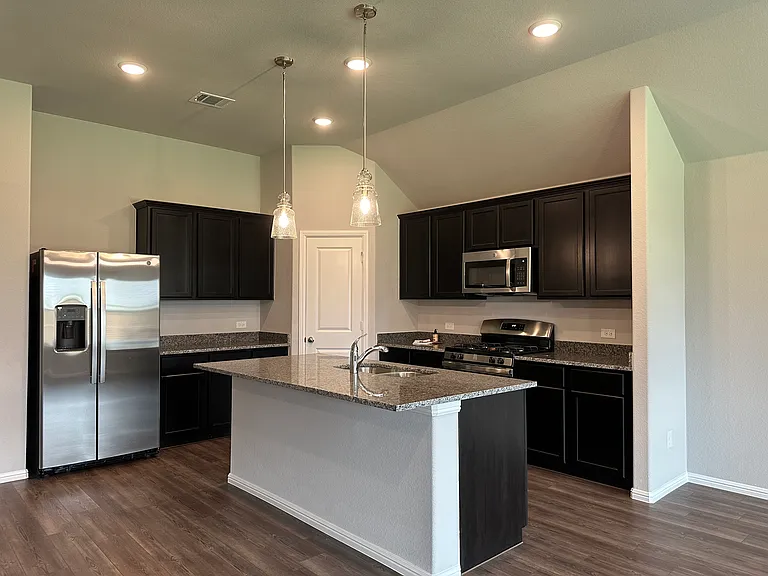 1416 Avalon Ct — Photo 35