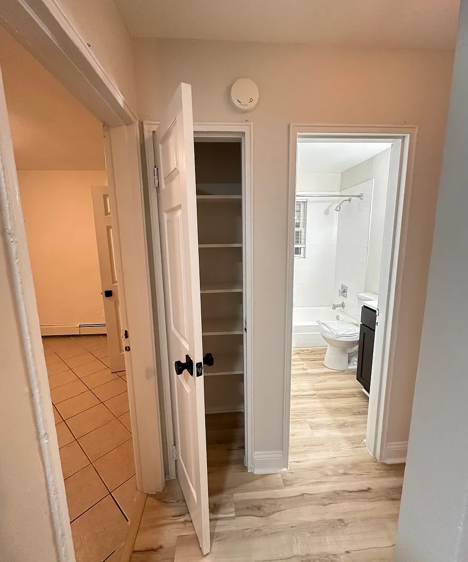 2 bed, 900 sqft, $1,995 — Photo 3