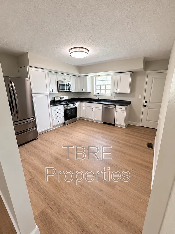4 bed, 2.0 bath, 1792 sqft, $1,750 — Photo 2