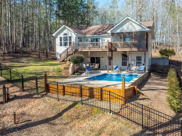 1521 White Oak Dr, White Plains, GA 30678