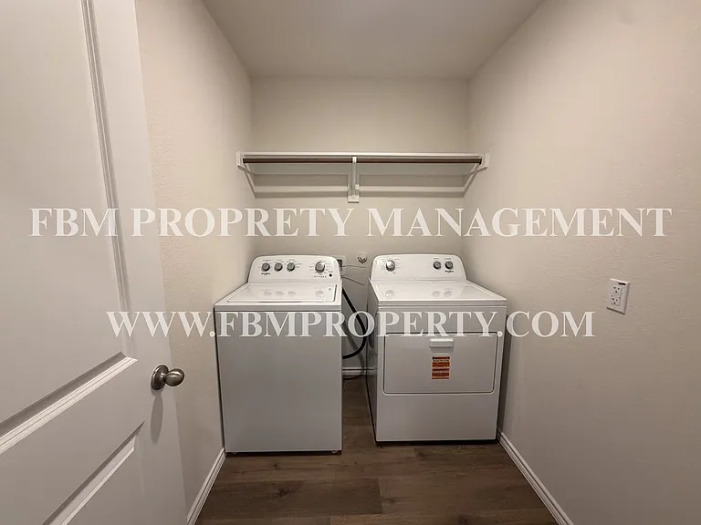329 Thoroughbred St — Photo 10
