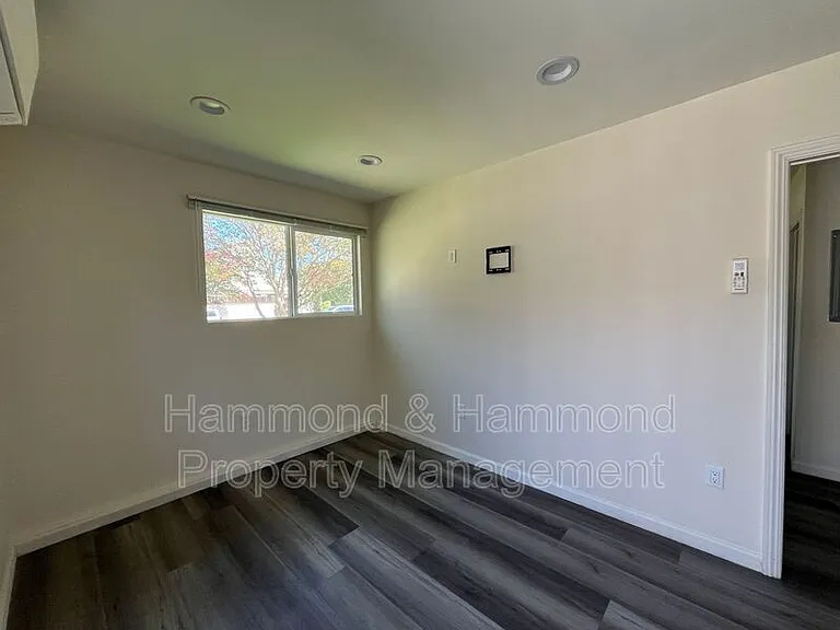 4447 Babcock Ave — Photo 5