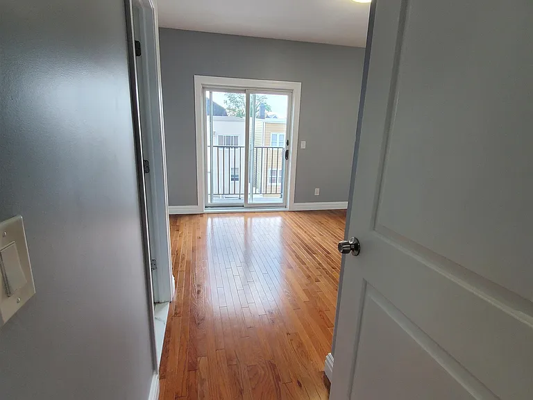 84 Andrew St #2 — Photo 8