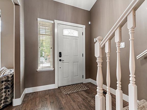 3rd image of 35475 Strathcona Ct