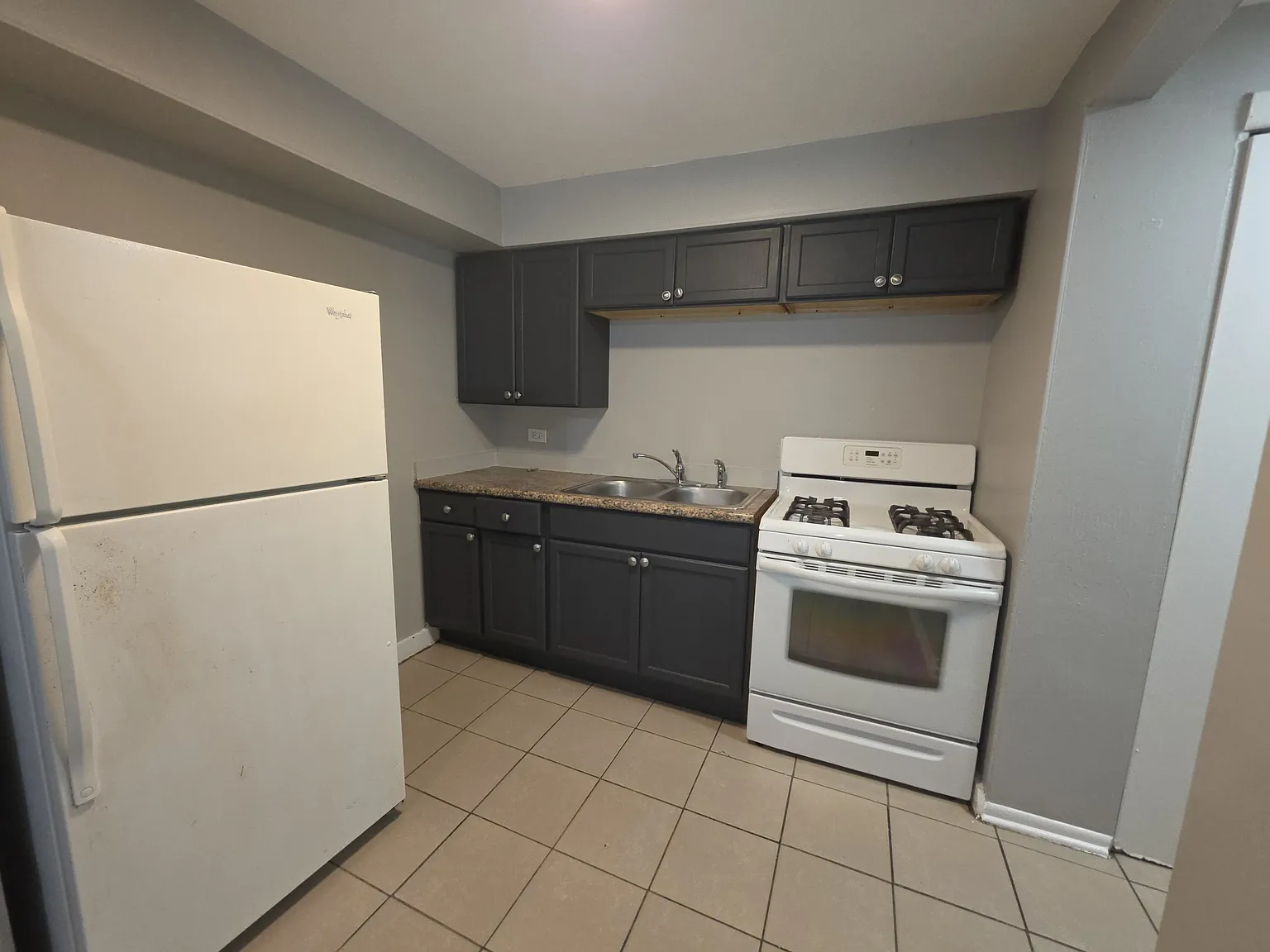 1 bed, 1.0 bath, $1,050 — Photo 4