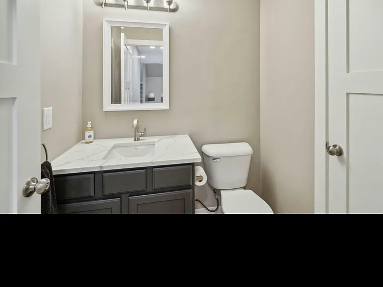 2111 Willow Cir #2111 — Photo 7