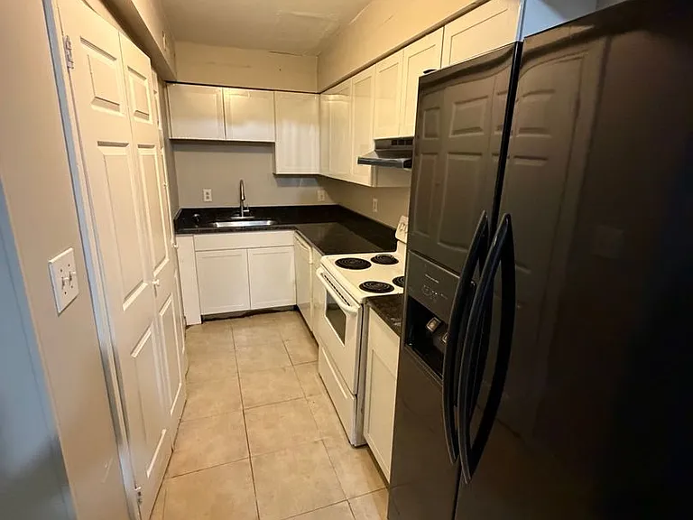 2825 N Ohenry Blvd #C — Photo 11