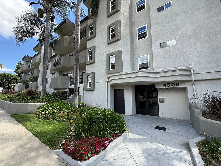 Laurel Canyon, 4500 — Photo 22