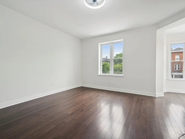 4911 Warrington Ave — Photo 38
