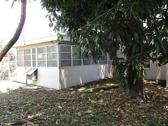 4th image of 4904 Parker Ave