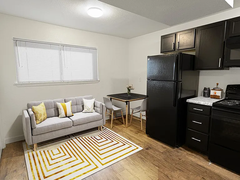 Metro Apartments at Wood River — Photo 6