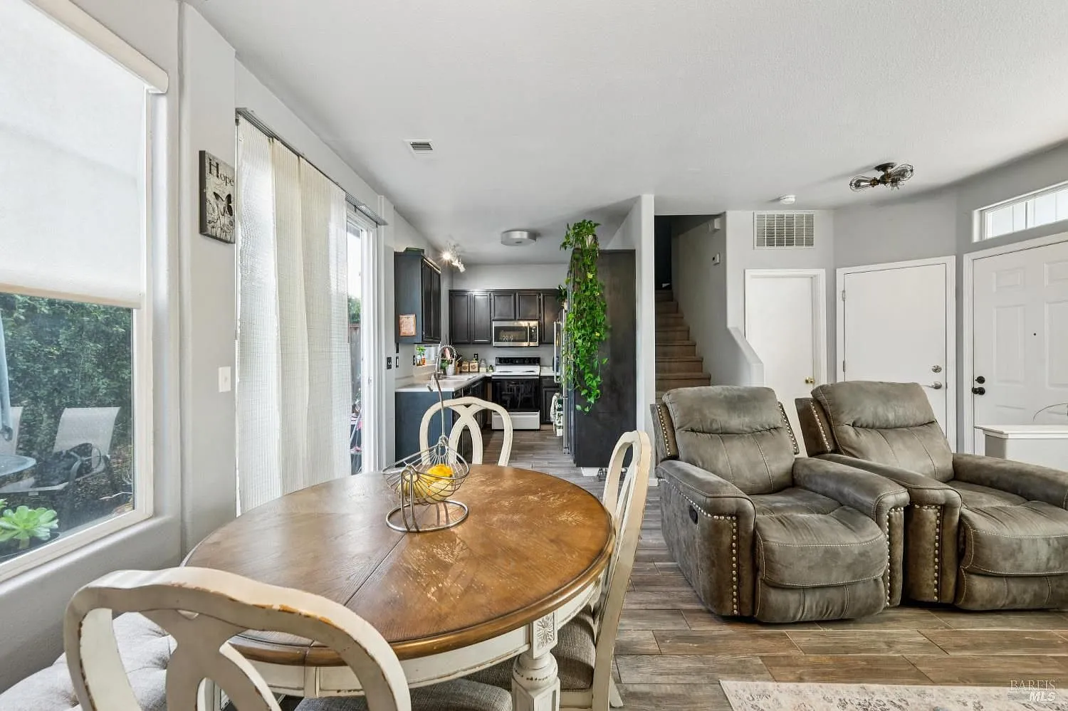 3 bed, 2.5 bath, 1127 sqft, $3,100 — Photo 4