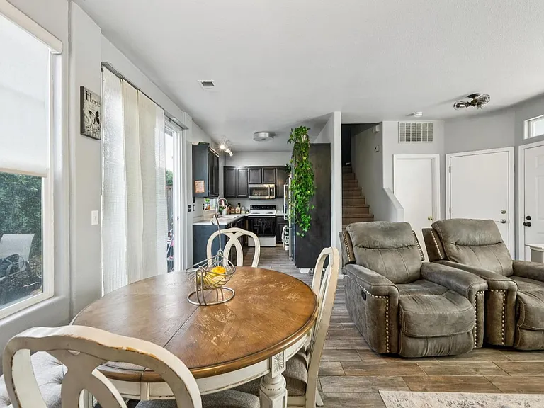 1507 Pinebrook Pl — Photo 4