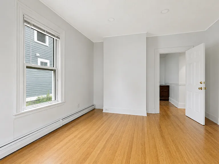 10 Ashland St #1 — Photo 2
