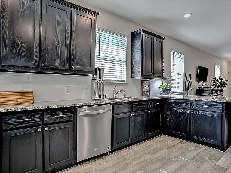 7205 Windy Meadow Dr — Photo 10