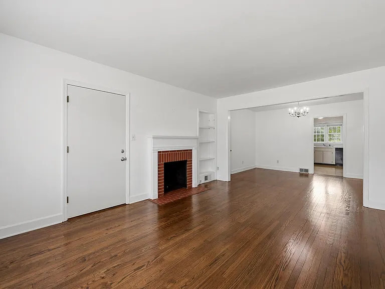 1911 Fontaine Rd — Photo 5