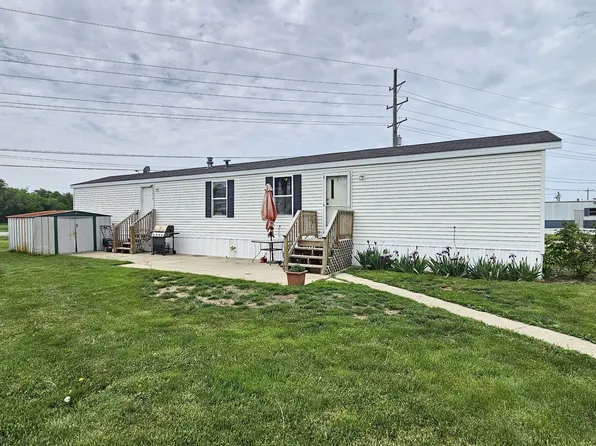 110 Park Estate Ave, Pontiac, IL 61764