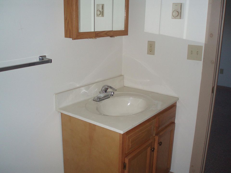 2nd image of 289 N Main St