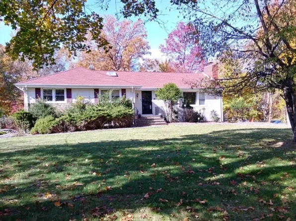 26 Blackstone Dr, Livingston, NJ 07039